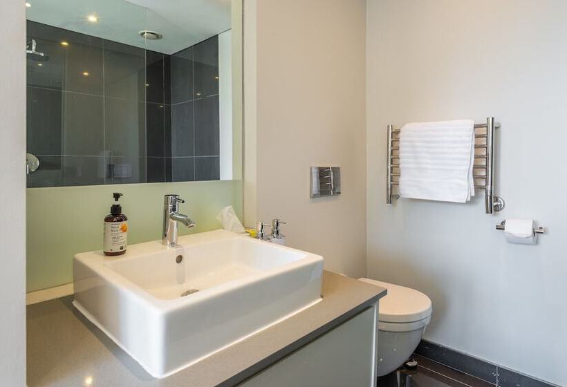 1 Bedroom Penthouse Apartment, Mirage Whosting