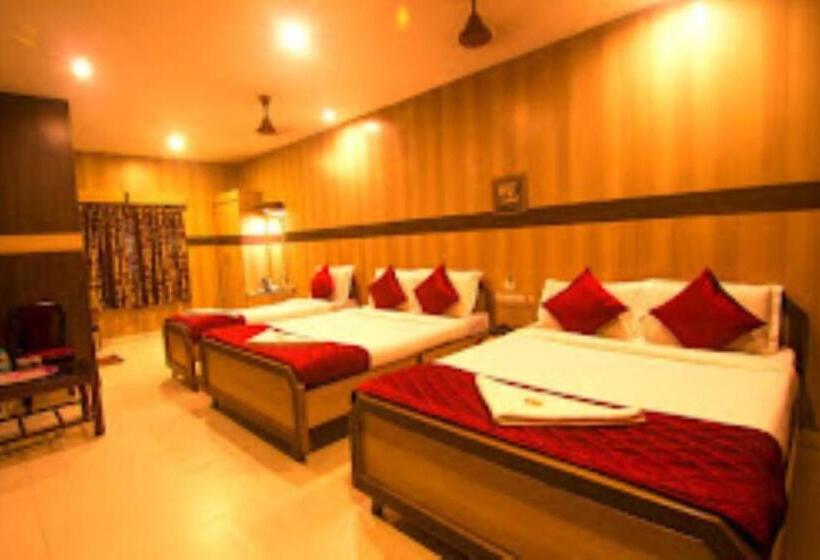 חדר משפחתי, Jjs Park Inn