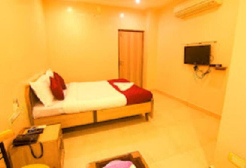 חדר סטנדרט לשלושה, Jjs Park Inn