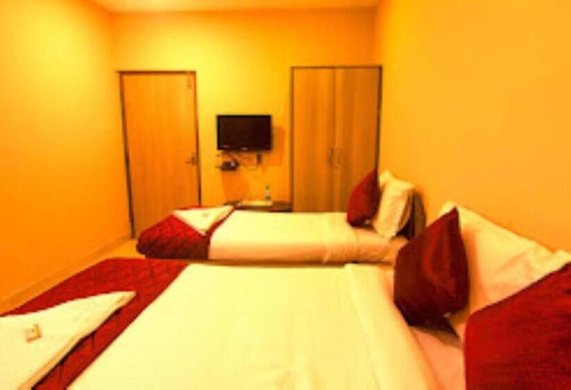 חדר סטנדרט לשלושה, Jjs Park Inn