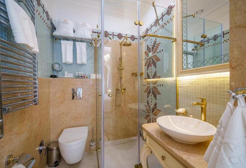 스탠다드 스튜디오, Residence City Garden Certificate Of Excellence 3rd Place In Top 10 Best Five Stars City Hotels Fo