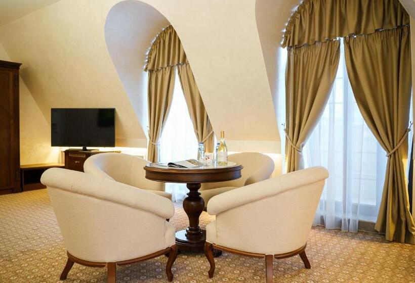 스탠다드 스튜디오, Residence City Garden Certificate Of Excellence 3rd Place In Top 10 Best Five Stars City Hotels Fo