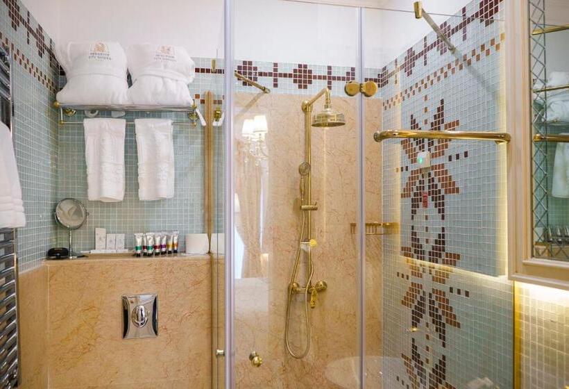 스탠다드 스튜디오, Residence City Garden Certificate Of Excellence 3rd Place In Top 10 Best Five Stars City Hotels Fo