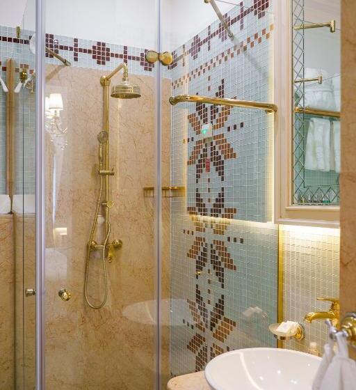 스탠다드 스튜디오, Residence City Garden Certificate Of Excellence 3rd Place In Top 10 Best Five Stars City Hotels Fo