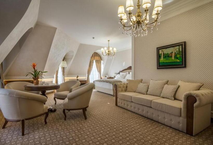 스탠다드 스튜디오, Residence City Garden Certificate Of Excellence 3rd Place In Top 10 Best Five Stars City Hotels Fo