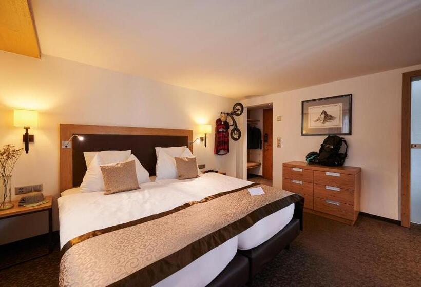 Superior Oda, Ambiance