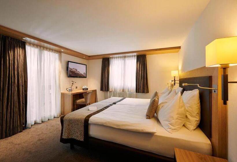 Superior Oda, Ambiance