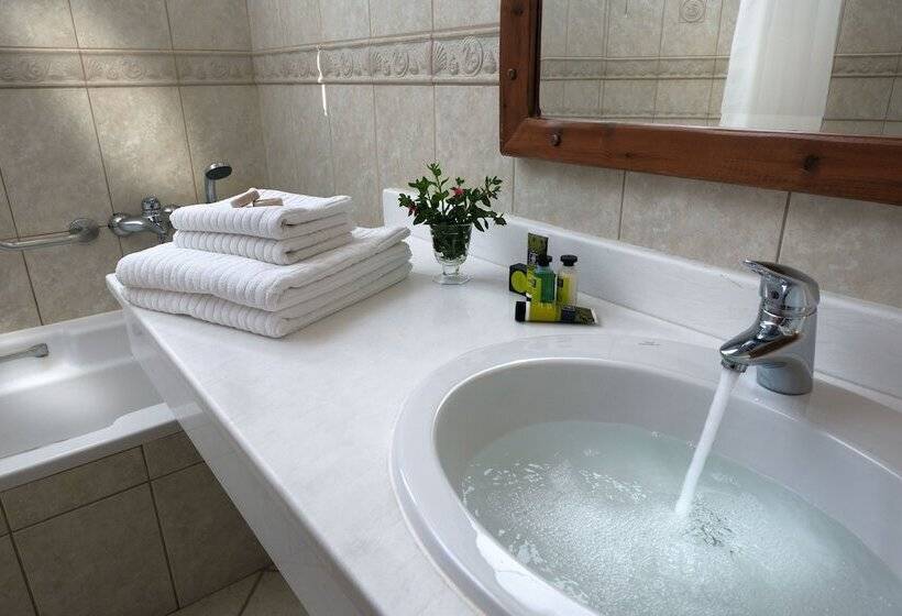 Family Suite, Deliades