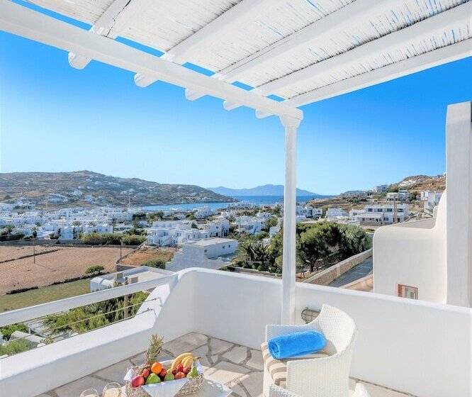 Family Suite, Deliades