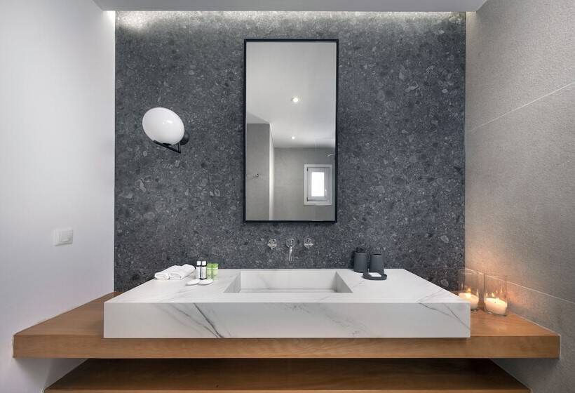 Полулюкс Вид на Море, Deliades