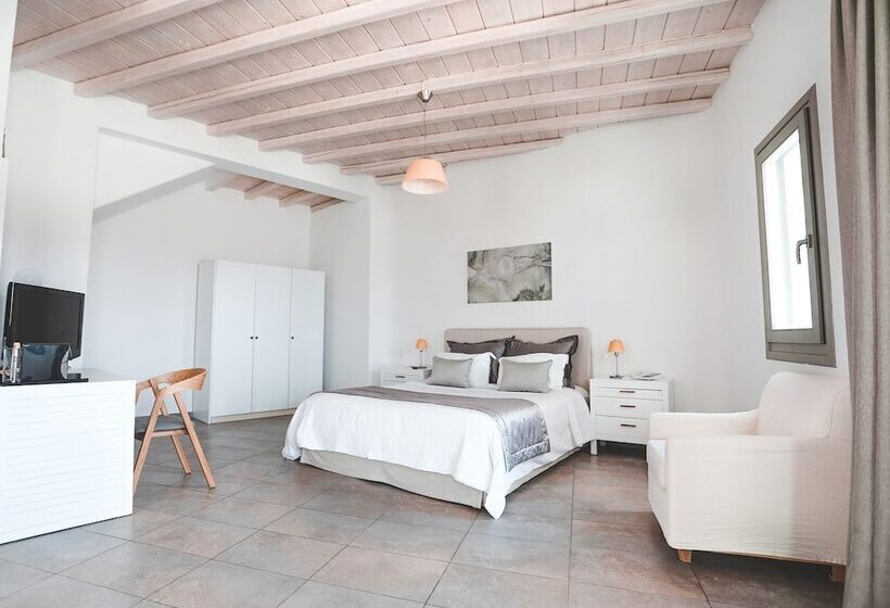 Люкс с Бассейном, Deliades