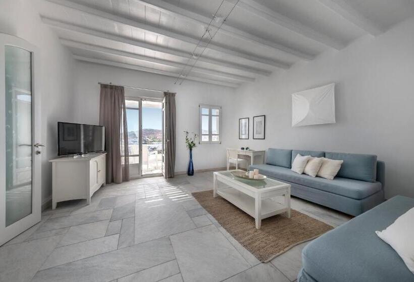 Family Suite, Deliades