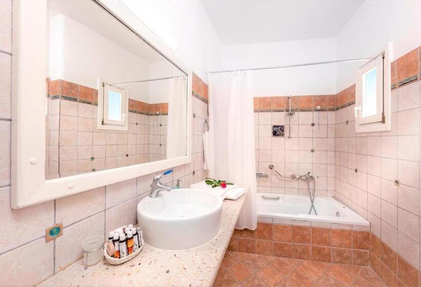 Family Suite, Deliades