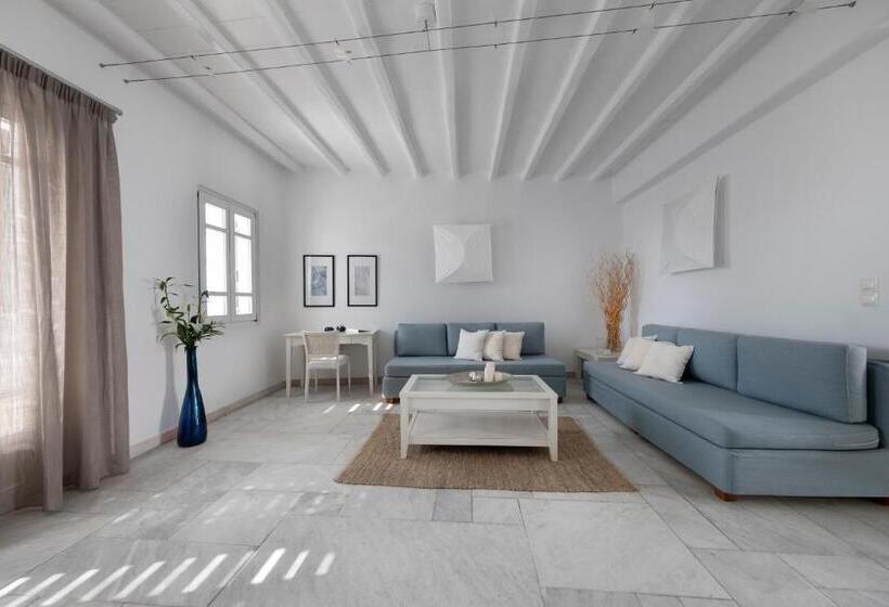 Family Suite, Deliades