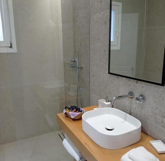 Номер Economy, Deliades