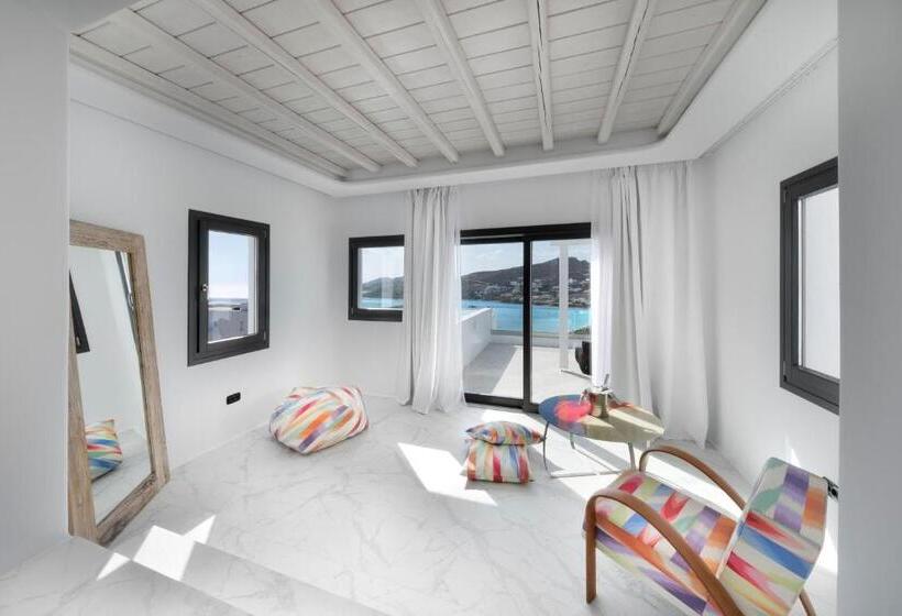 Люкс Вид на Море, Deliades