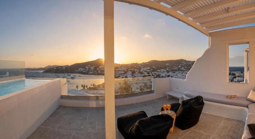 Люкс Вид на Море, Deliades