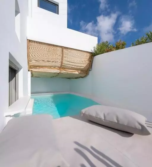 سوئیت 2 خوابه, Deliades
