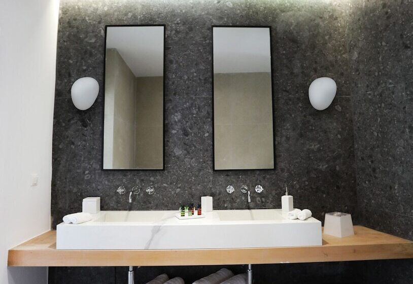 Люкс Вид на Море, Deliades