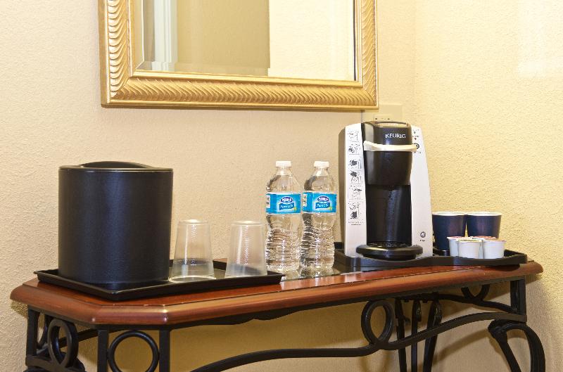 اتاق سوپریور با چشم‌انداز استخر, Diamond Cottage Resort & Spa