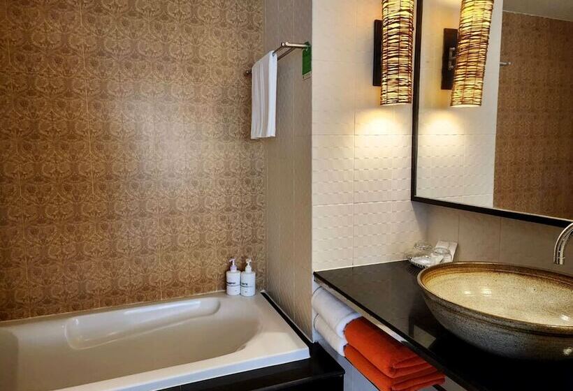 اتاق لوکس با چشم‌انداز استخر, Diamond Cottage Resort & Spa