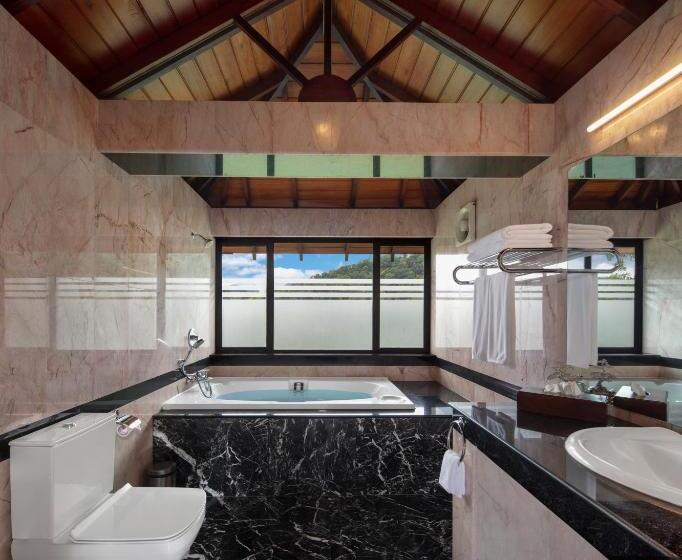 주니어 스위트, Earls Regency