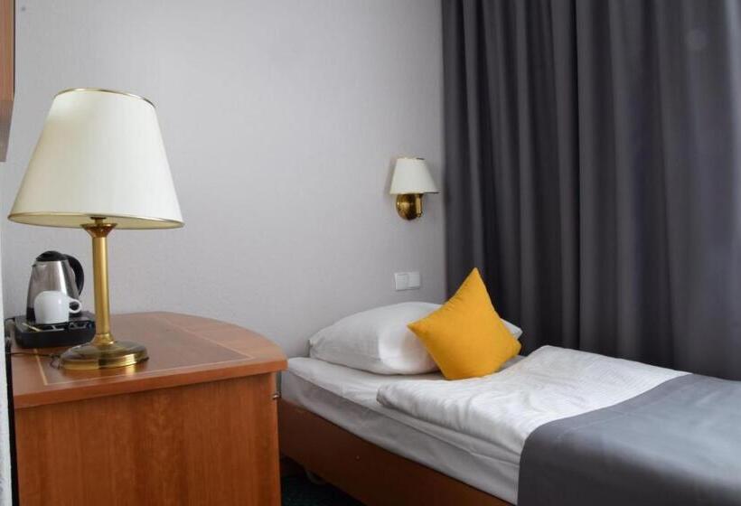 חדר סטנדרט יחיד, Festival