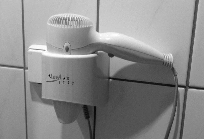 חדר סטנדרט, Festival