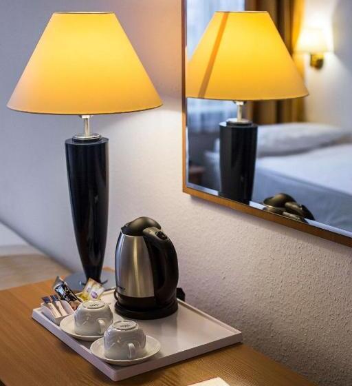 חדר סטנדרט, Festival