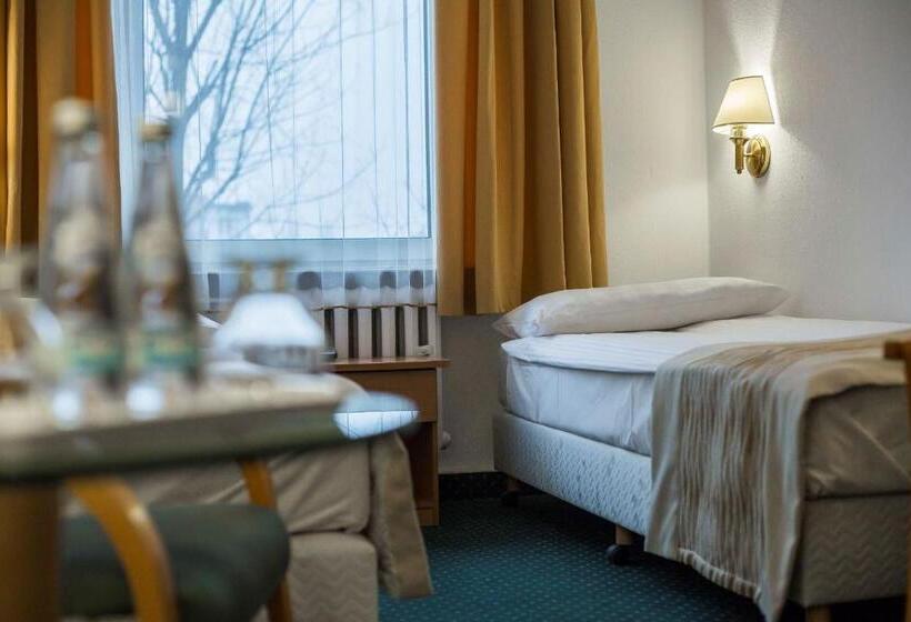 חדר סטנדרט, Festival