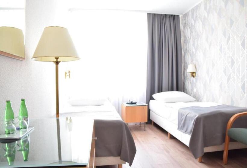 חדר סטנדרט, Festival