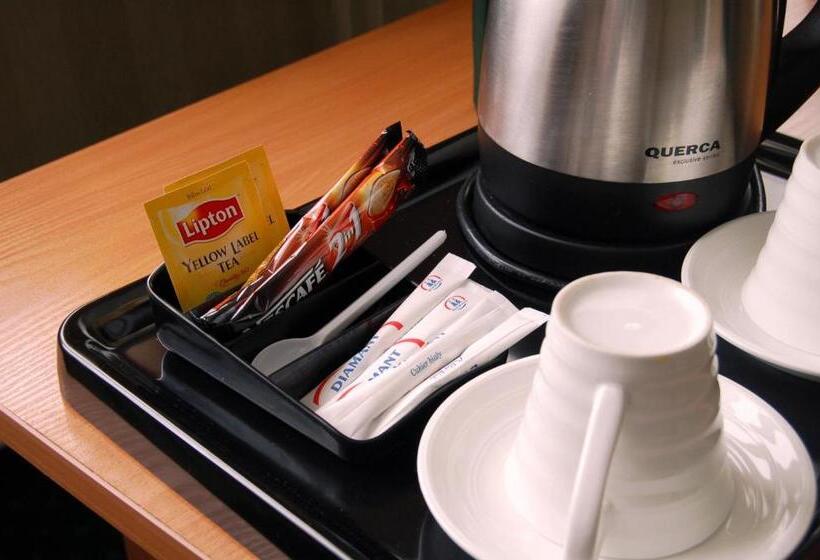 דירת חדר, Festival