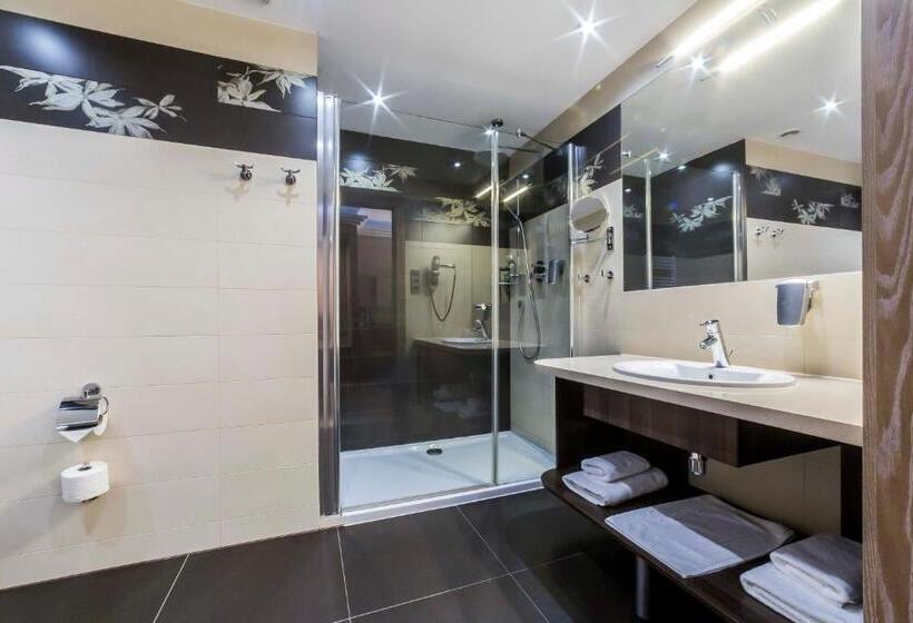 דירת חדר, Festival