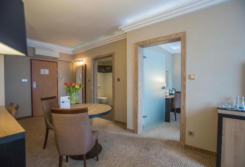 דירת חדר, Festival