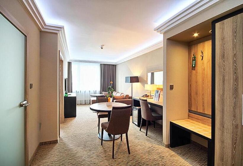 דירת חדר, Festival