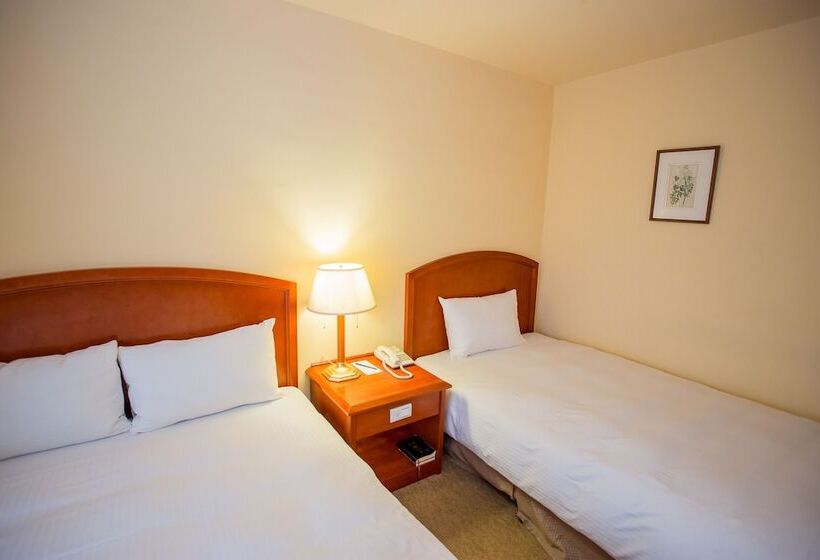 اتاق استاندارد سه نفره, Jiuwu