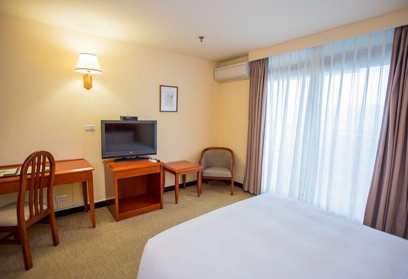 اتاق استاندارد سه نفره, Jiuwu