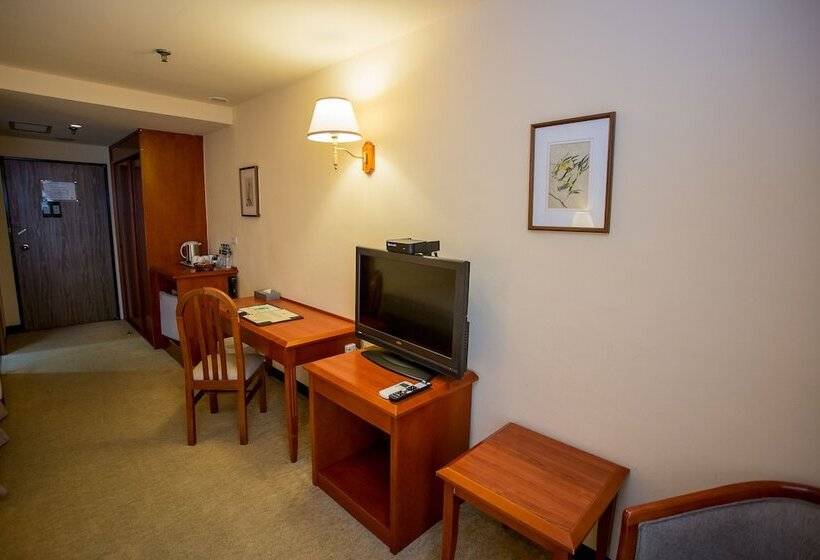 اتاق استاندارد سه نفره, Jiuwu