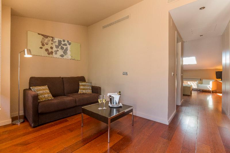 اتاق سوپریور, Jiuwu