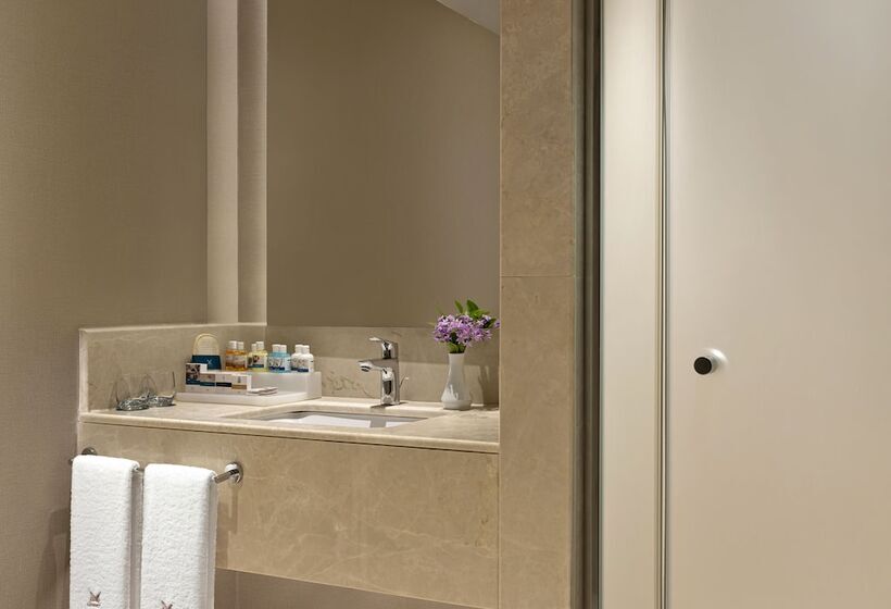 ファミリールーム, Liberty Lykia