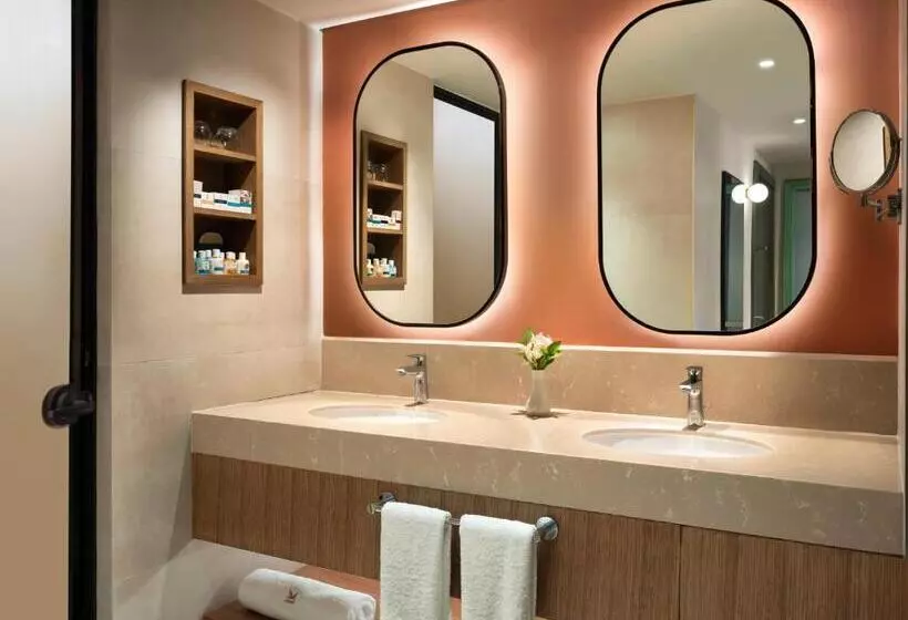اتاق لوکس سه تخته, Liberty Lykia
