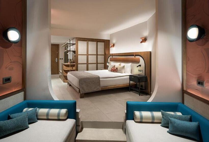 デラックストリプルルーム, Liberty Lykia