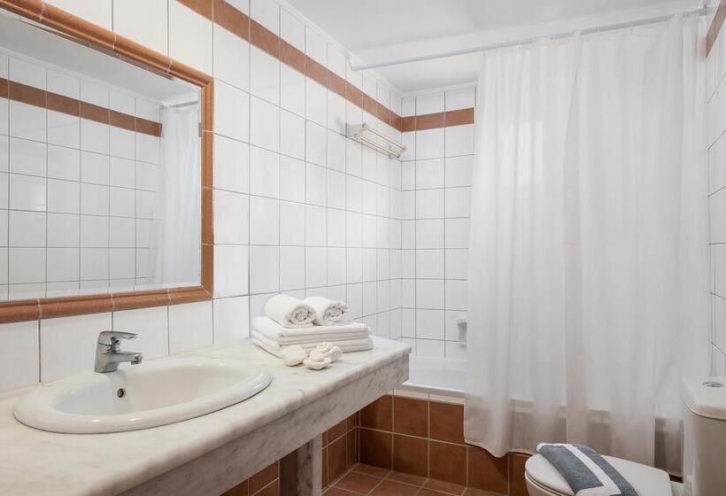 패밀리 룸, Magda