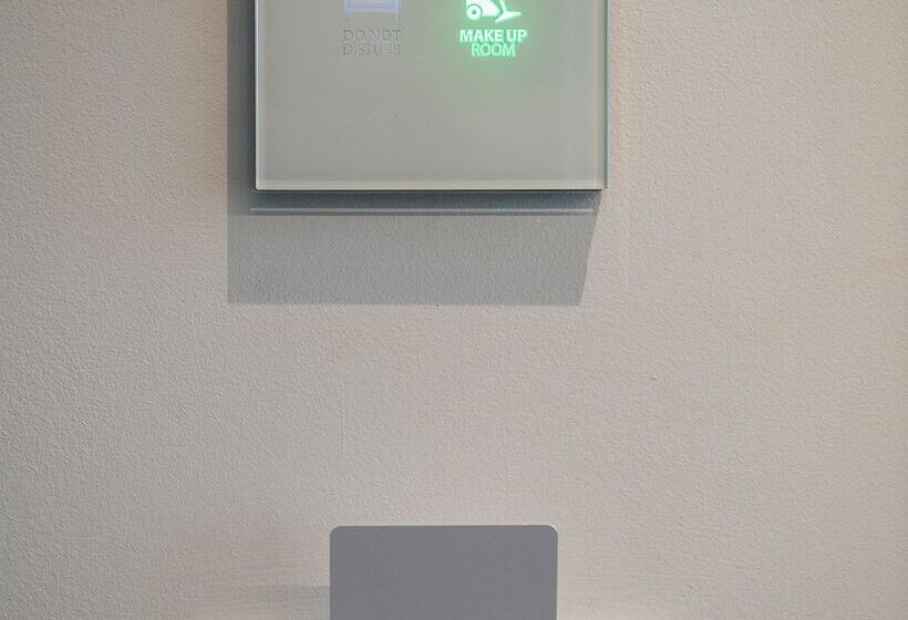 디럭스 룸, Magda