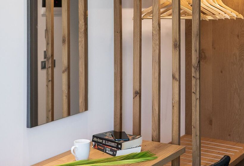 디럭스 룸, Magda