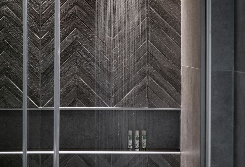 디럭스 룸, Magda