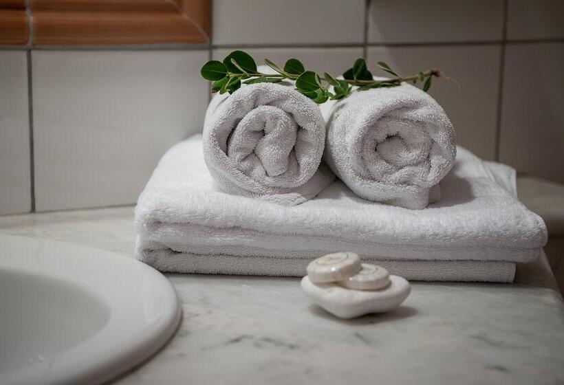 패밀리 룸, Magda