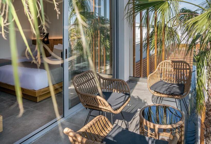 디럭스 룸, Magda