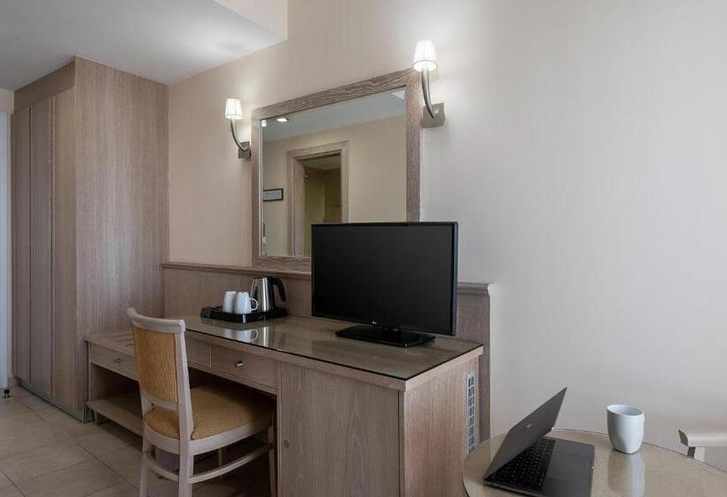 스탠다드 싱글 룸, Magda