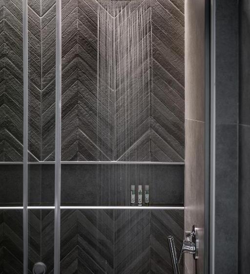 디럭스 4인 룸, Magda